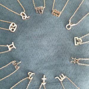 Collane con i segni zodiacali in oro